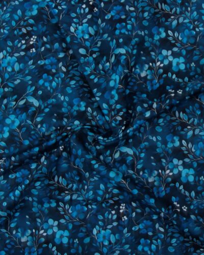 Blå blomster på mørkeblå bund - Bomuld 7 Blå blomster på mørkeblå bund - Bomuld