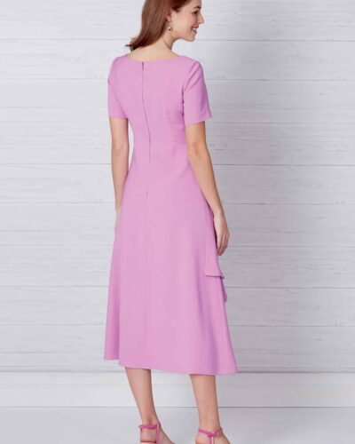 Kjole med asymmetrisk længde - str. 32-44 9 Kjole med asymmetrisk længde - str. 32-44