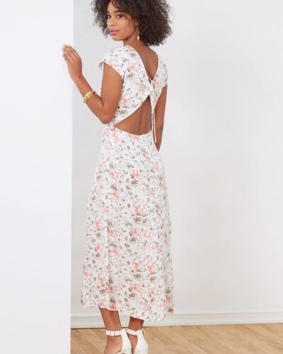 Kjole med slids og bar ryg - str. 32-44