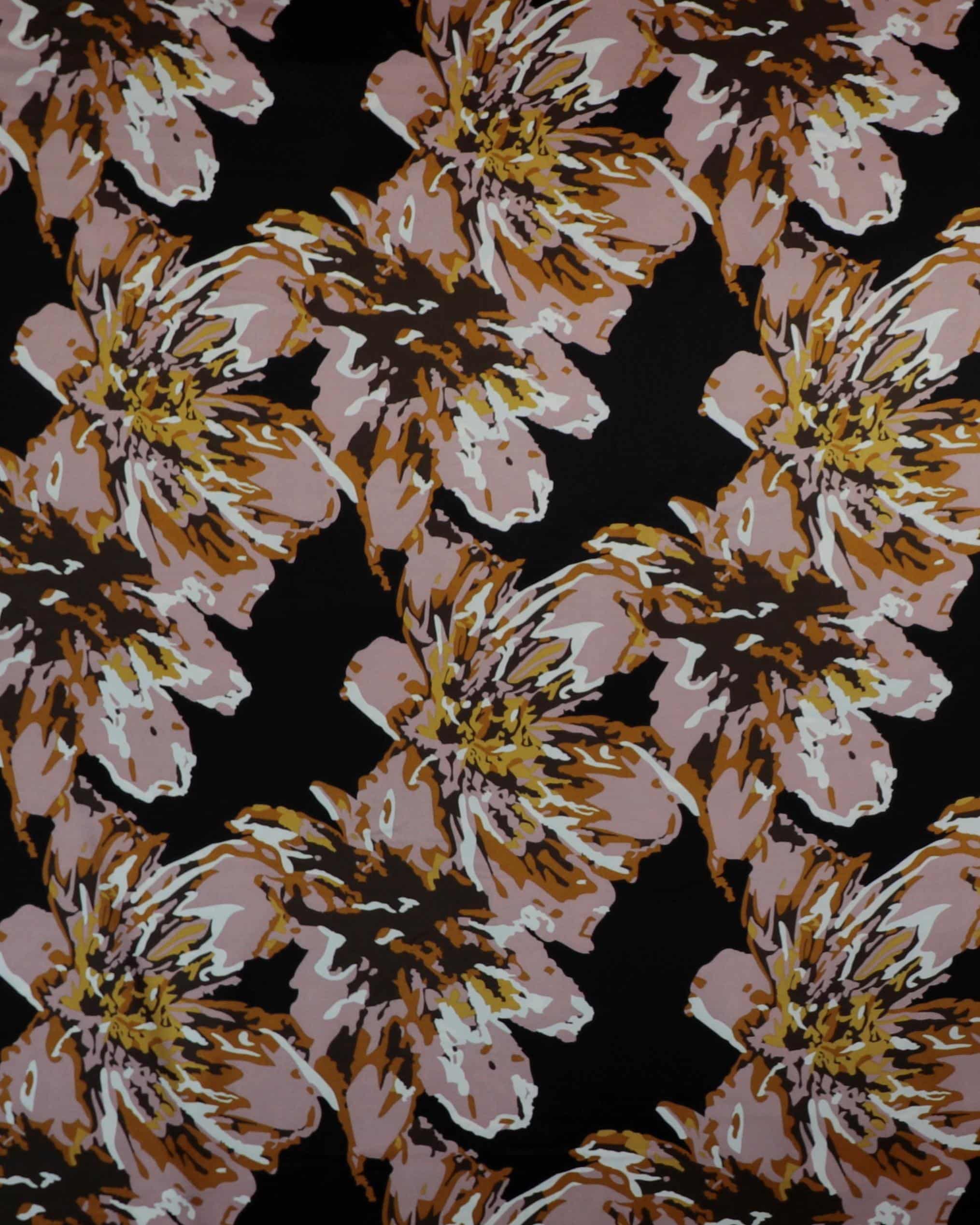 Sort m. gammelrosa blomster - Blød satin - 100% Polyester