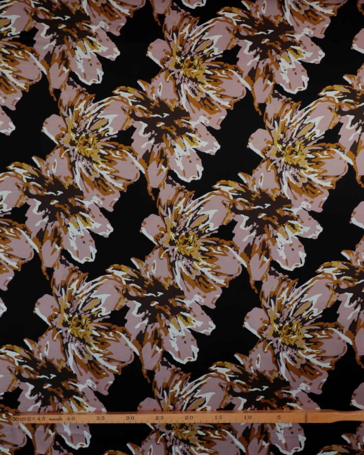 Sort m. gammelrosa blomster - Blød satin - Image 2