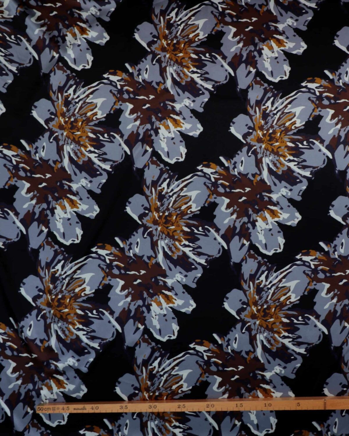 Sort m. grå blomster - Blød satin - Billede 2