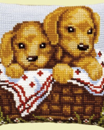 Stramaj med hundehvalpe i kurv - 40x40cm