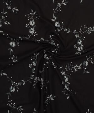 Sort voile med broderet blomster