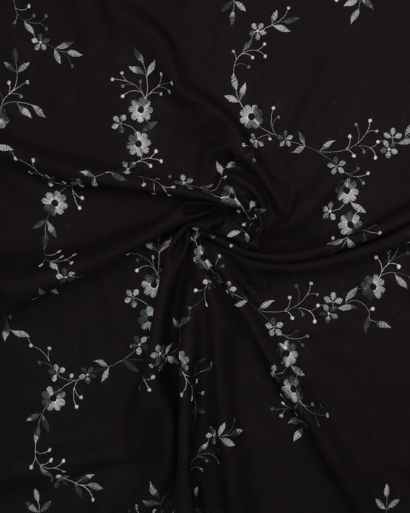 Sort voile med broderet blomster - Image 3