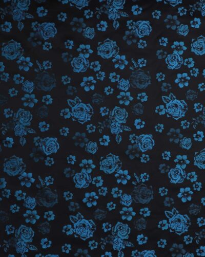 Sort m. blå roser og lidt glimmer - Polyester