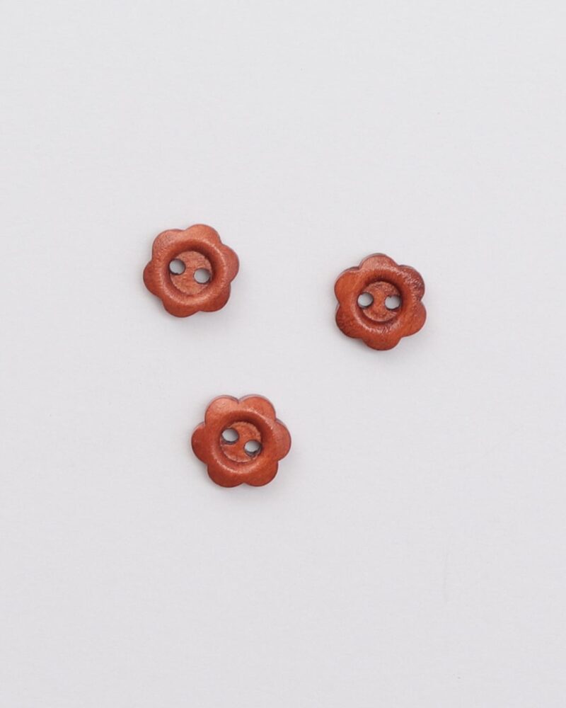 2 huls, rødbrun blomst - 12 mm træknap