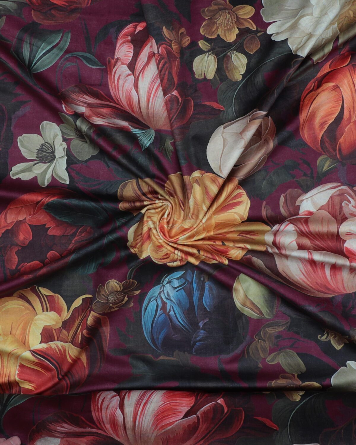 Store blomster på bordeaux - Møbelvelour - Billede 3