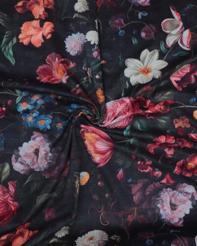 Blomster på koksgrå/sort - Møbelvelour