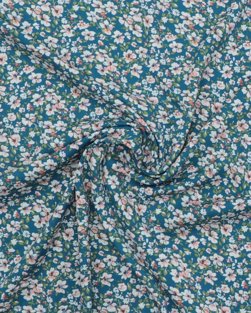 Små blomster på blå bund - Viskose - Image 3