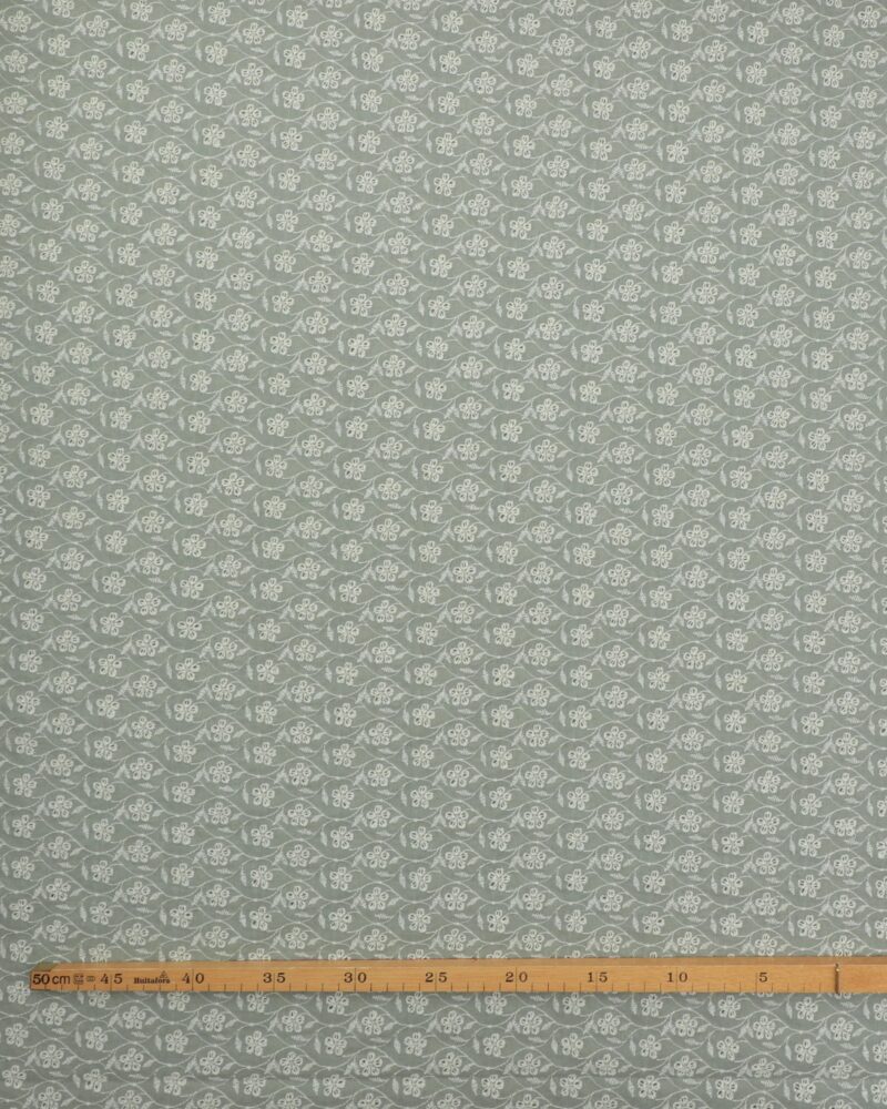 Støvet grøn m. offwhite blomster - Broderie Anglaise - Image 2