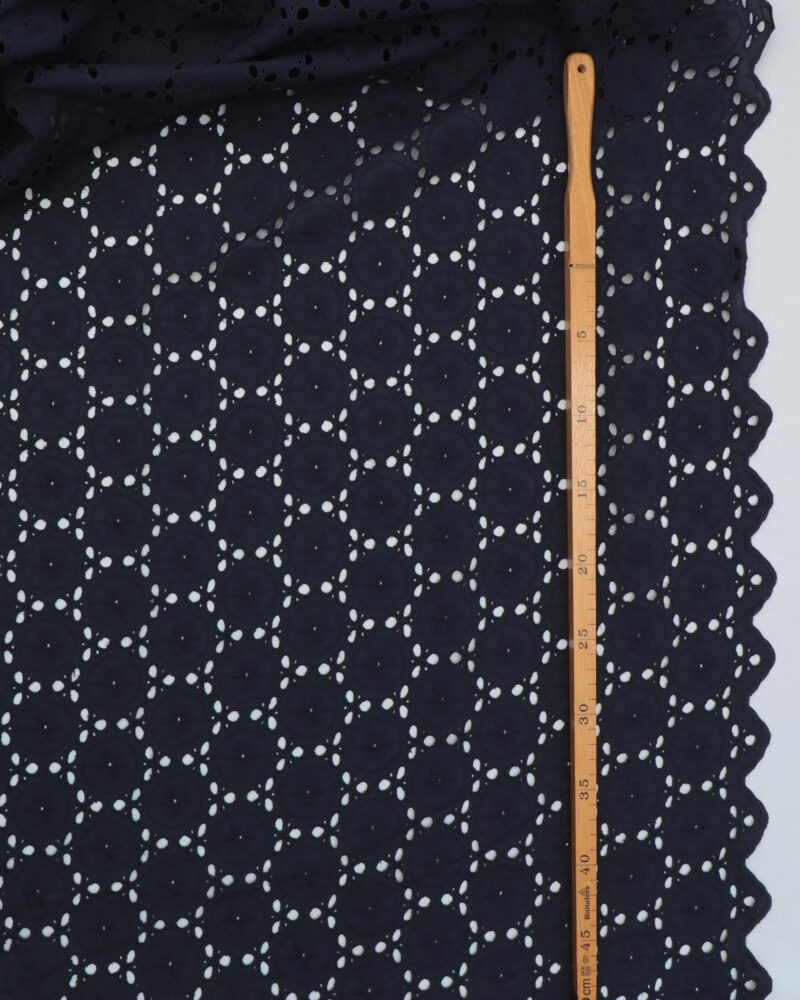 Mørkeblå med stor blomst - Broderie Anglaise - Image 2