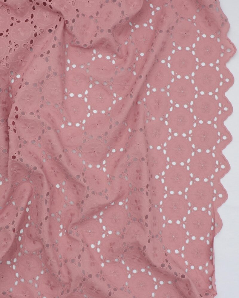 Gammelrosa med stor blomst - Broderie Anglaise