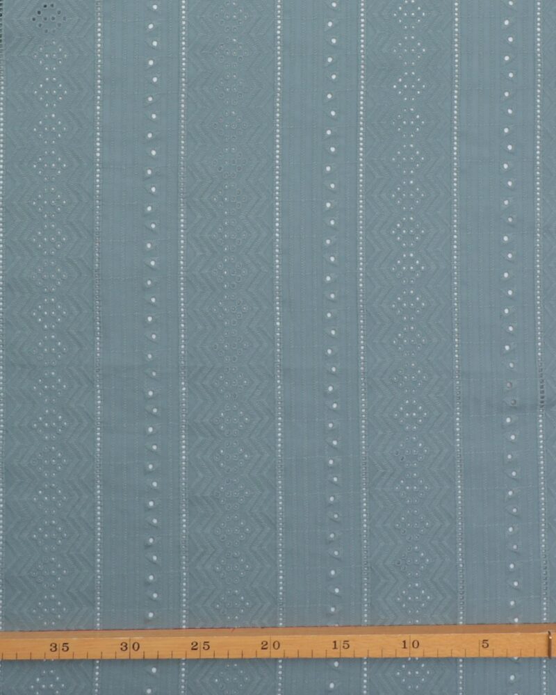 Støvet gråblå m. hulmønster i striber - Broderie Anglaise - Image 2