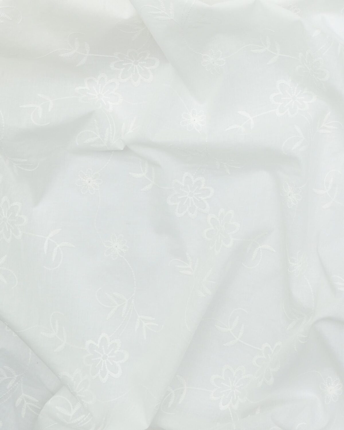 Lys creme m. broderet blomster - Broderie Anglaise