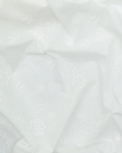 Lys creme m. broderet blomster - Broderie Anglaise