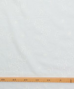 Lys creme m. broderet blomster - Broderie Anglaise