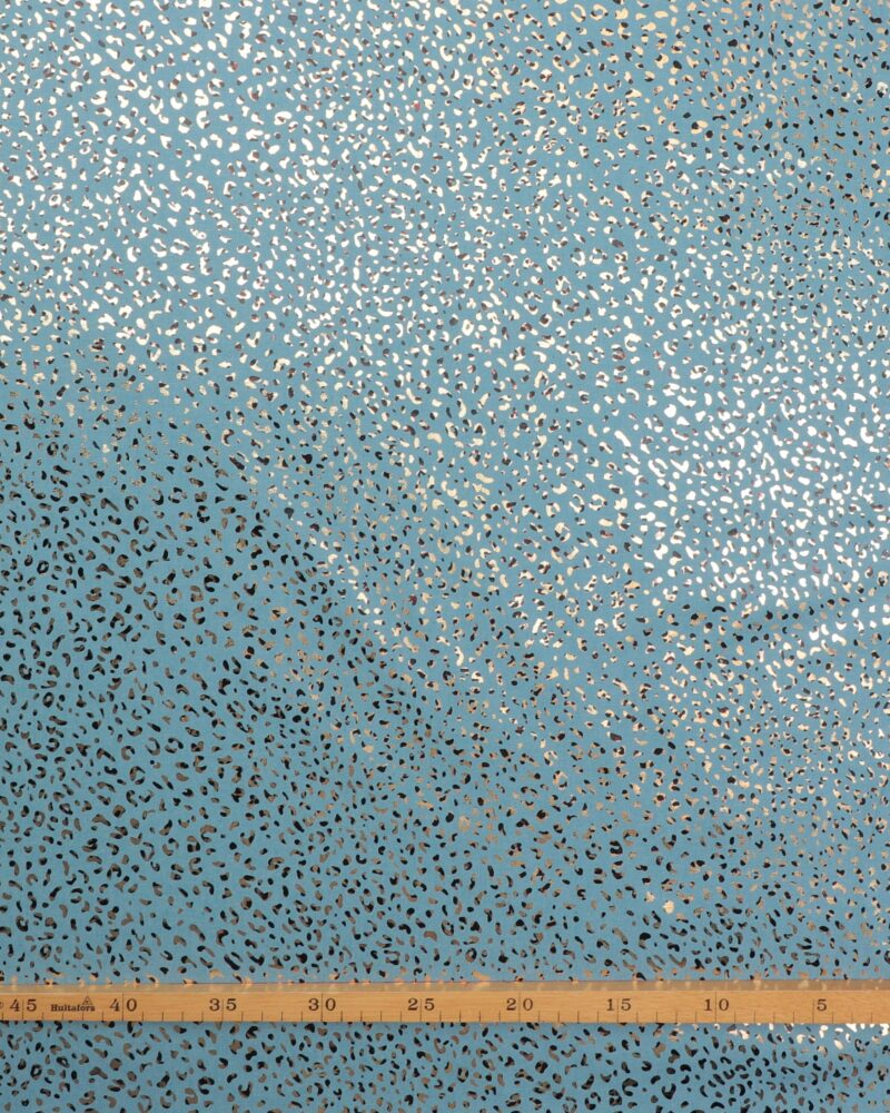 Lyseblå m. folietrykt dyremønster - Denim (skjortekvalitet) - Image 2