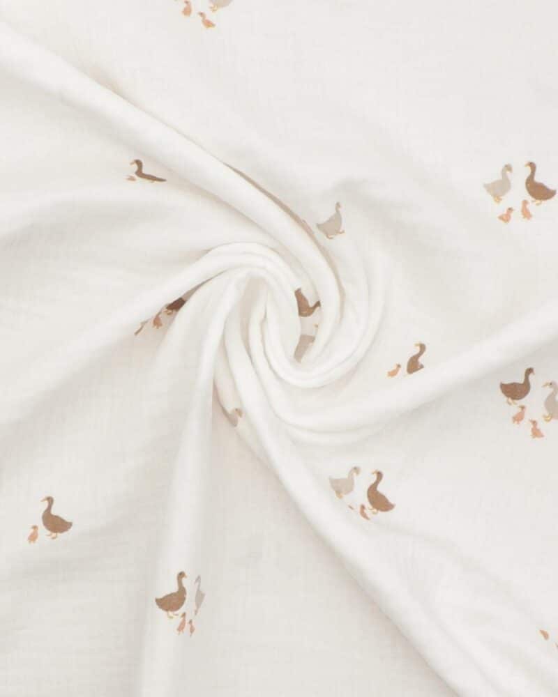 Offwhite med andefamilie - Double Gauze/musselin stof - Image 3