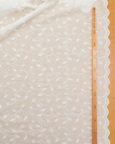 Hvid med blade og blomster - Broderie Anglaise 7 Hvid med blade og blomster - Broderie Anglaise