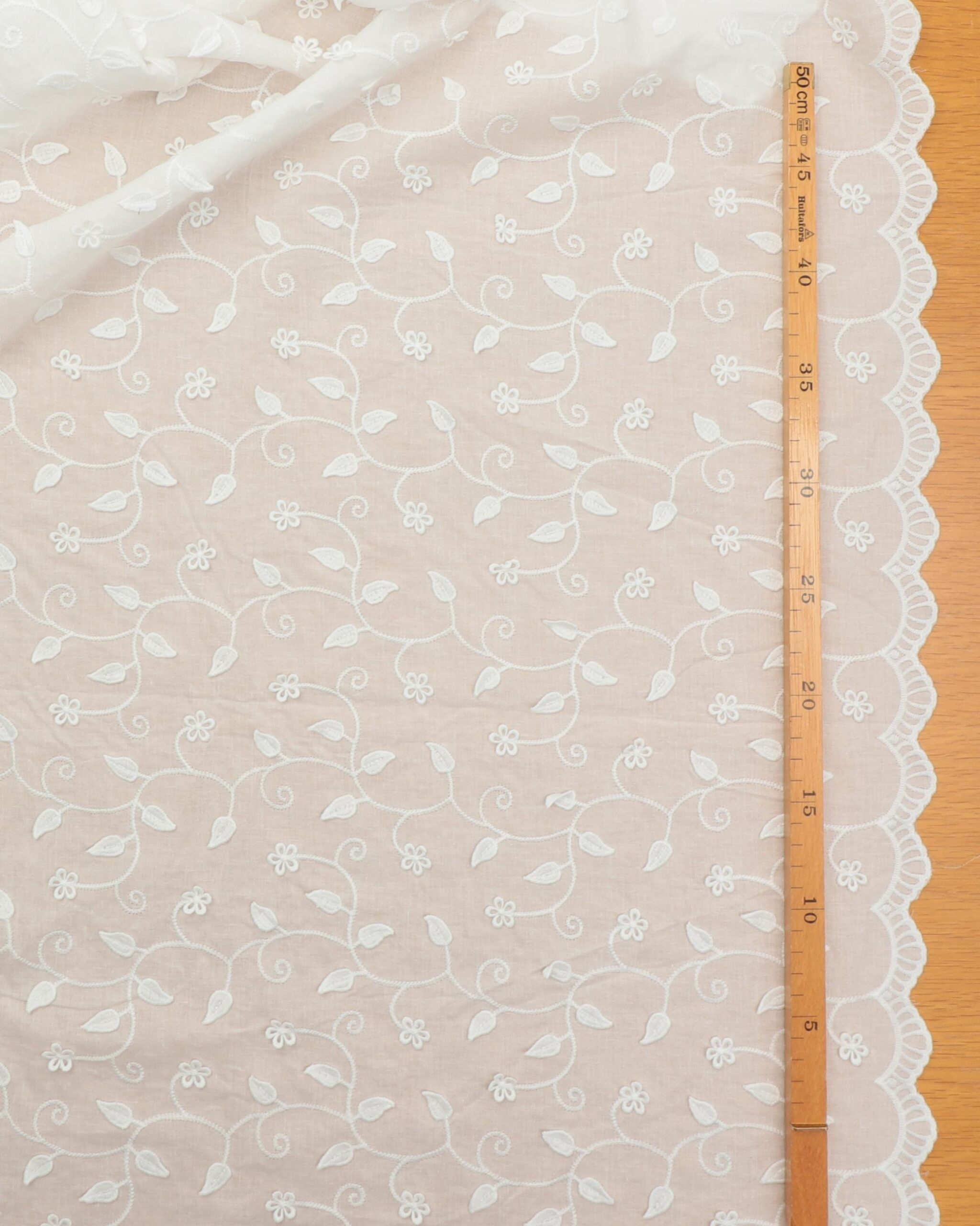 Hvid med blade og blomster - Broderie Anglaise 5 Hvid med blade og blomster - Broderie Anglaise - Billede 3