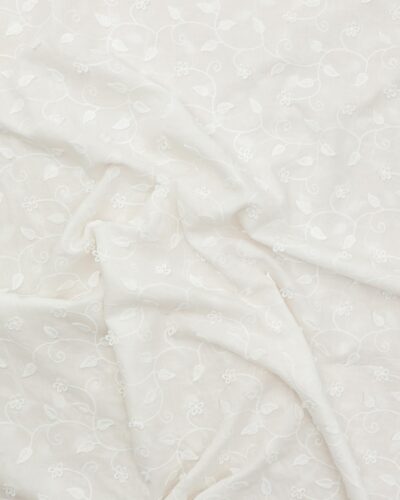 Hvid med blade og blomster - Broderie Anglaise