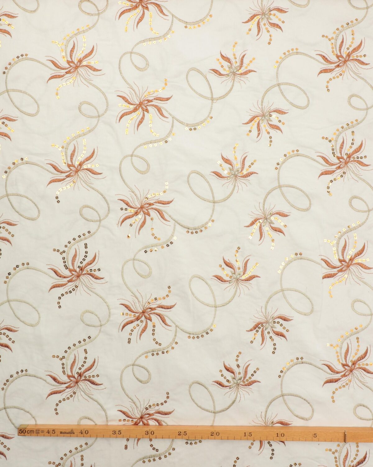 Offwhite med broderi og palietter - Babyfløjl - Billede 2