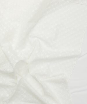 Flødefarvet m. små blomster - Broderie Anglaise