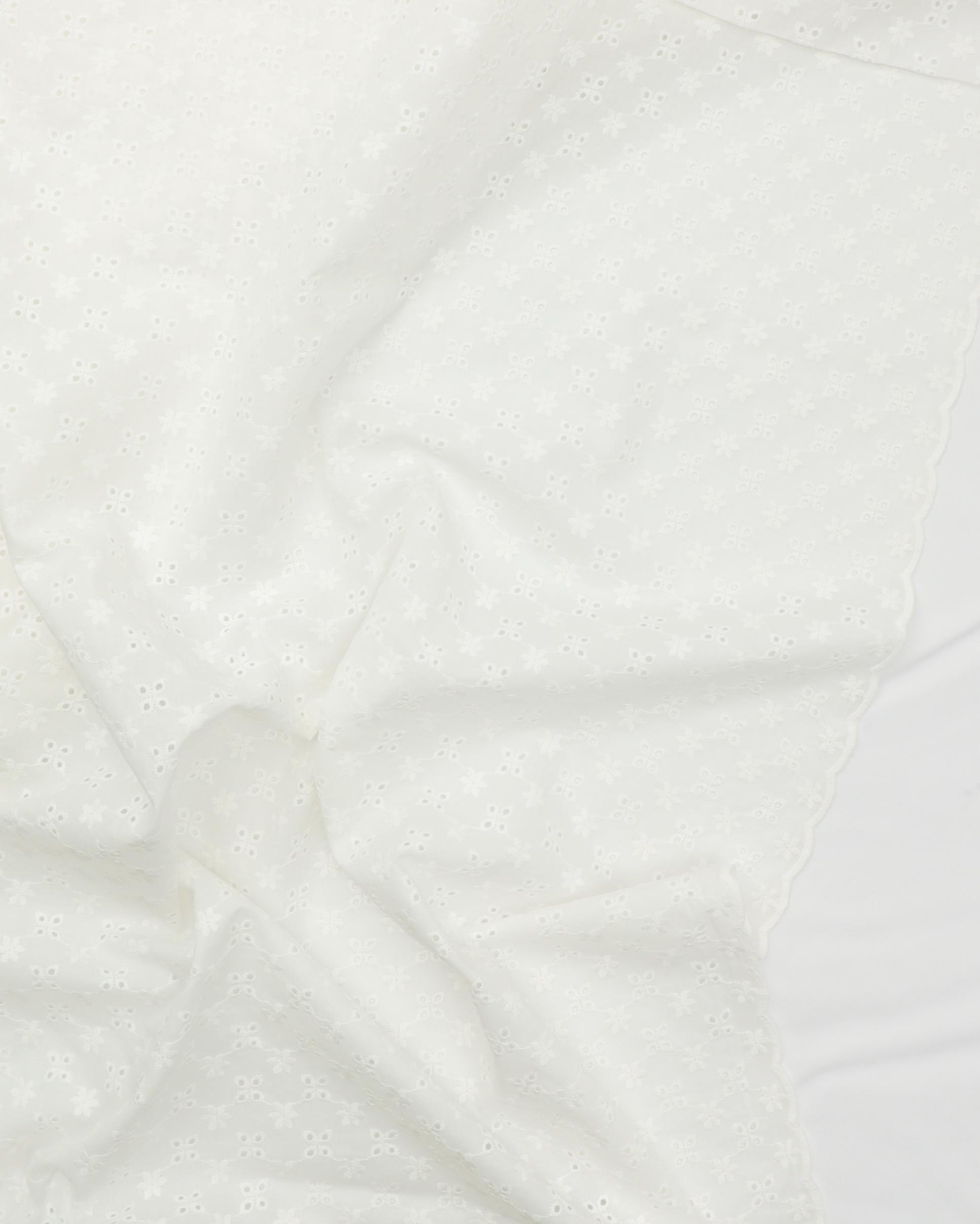 Flødefarvet m. små blomster - Broderie Anglaise 3 Flødefarvet m. små blomster - Broderie Anglaise