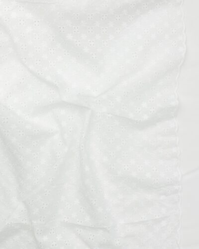 Hvid m. små blomster - Broderie Anglaise
