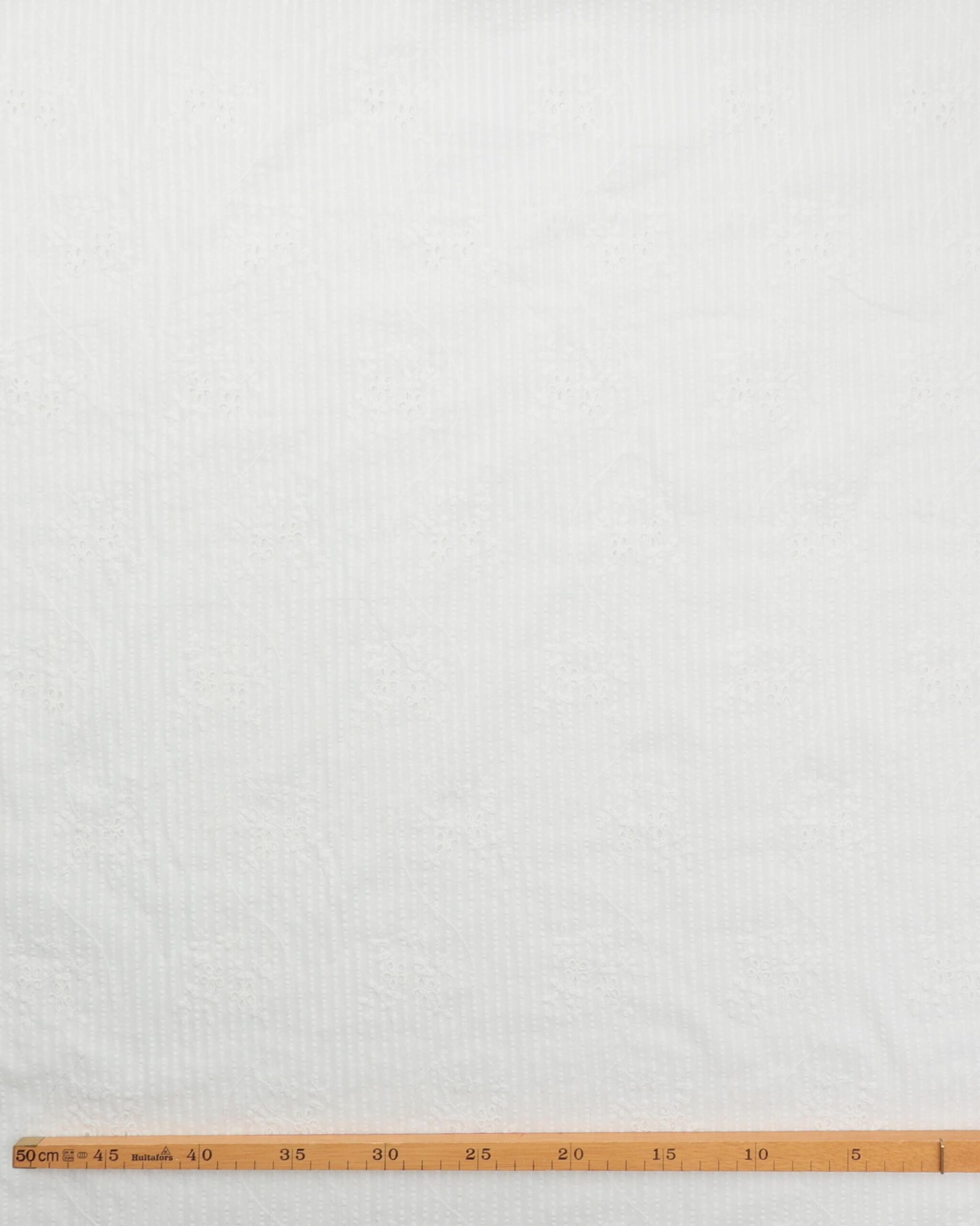 Hvid med blomster på snerle - Broderie Anglaise 4 Hvid med blomster på snerle - Broderie Anglaise - Billede 2