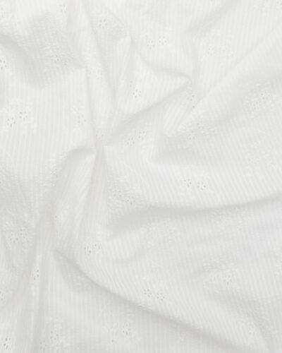 Hvid med blomster på snerle - Broderie Anglaise 7 Hvid med blomster på snerle - Broderie Anglaise