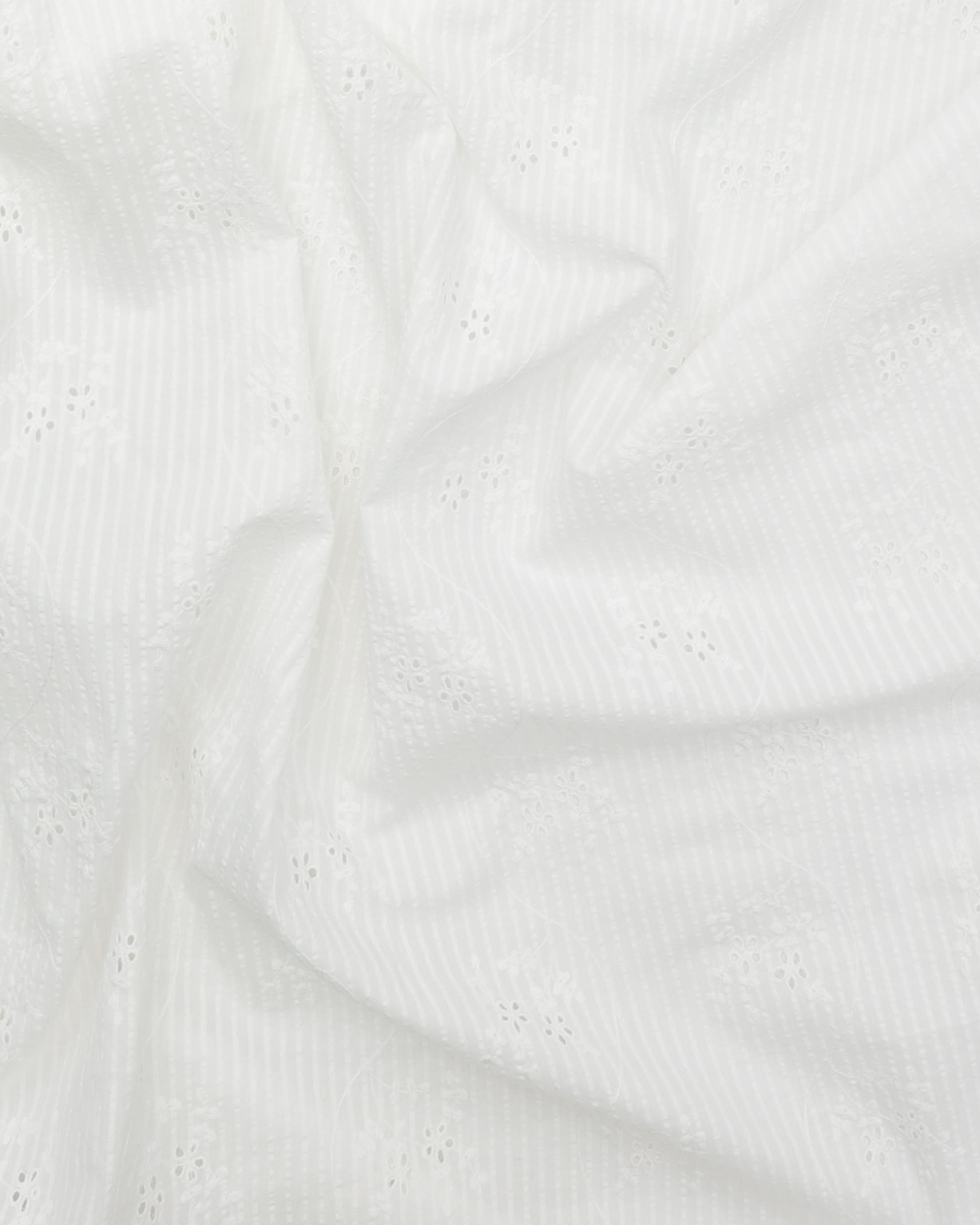 Hvid med blomster på snerle - Broderie Anglaise 5 Hvid med blomster på snerle - Broderie Anglaise - Billede 3