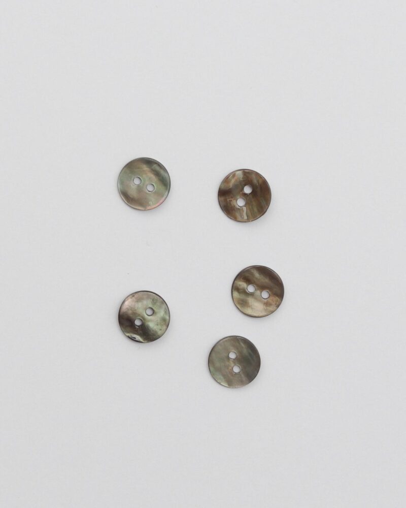 2-huls mosgrøn - Perlemor 10 mm