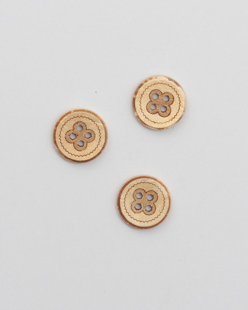 4-huls, brun m. mønster - 18 mm kokosknap