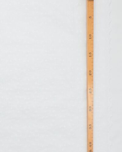 Hvid med bladmønster på snerle - Broderie Anglaise