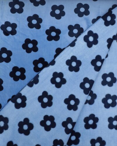 Lyseblå m. mørkeblå blomst - Microfleece