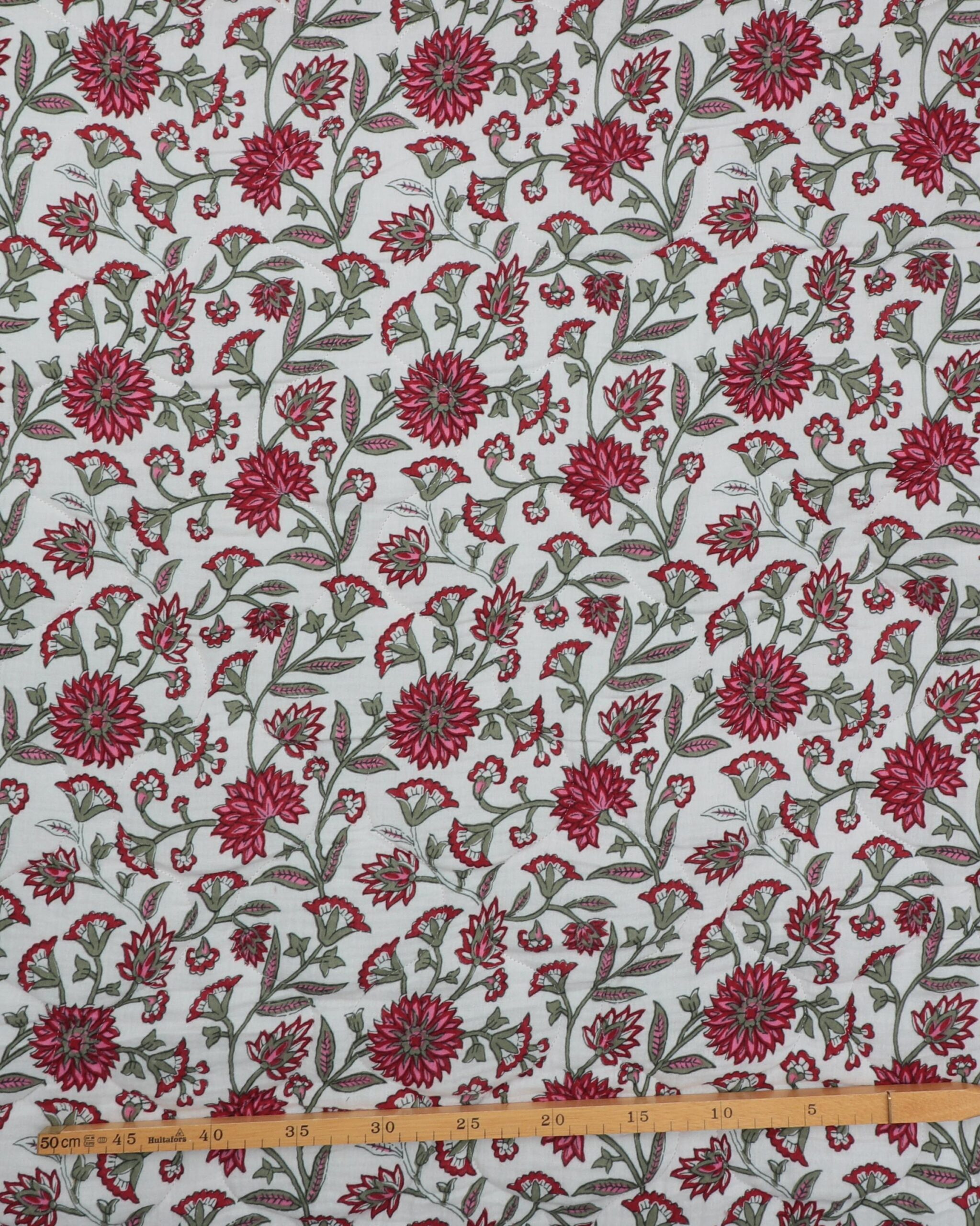 Hvid med røde blomster - tosidet musselin, vatteret og quiltet 4 Hvid med røde blomster - tosidet musselin, vatteret og quiltet - Billede 2