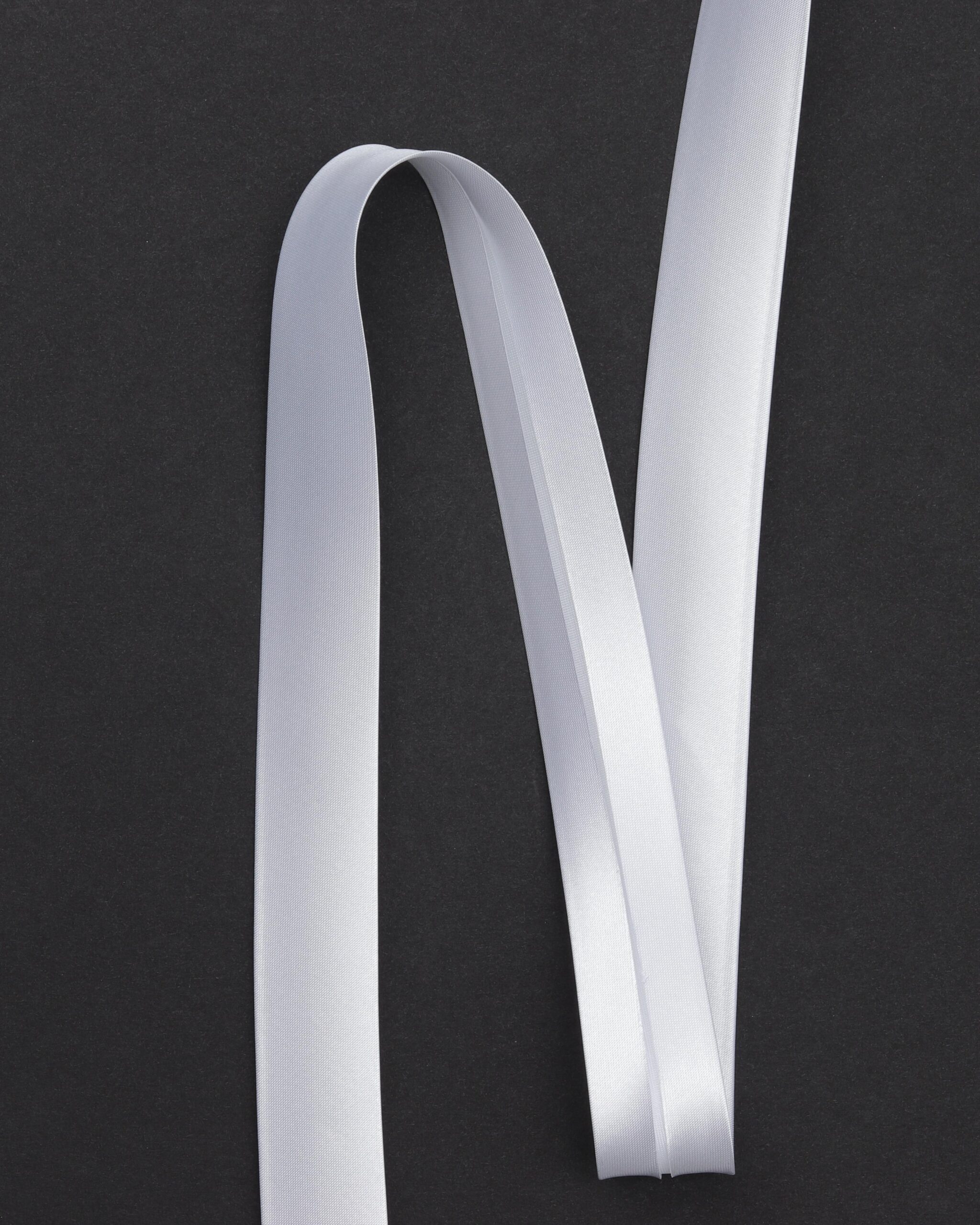 Ensfarvet satin skråbånd 20 mm - Polyester