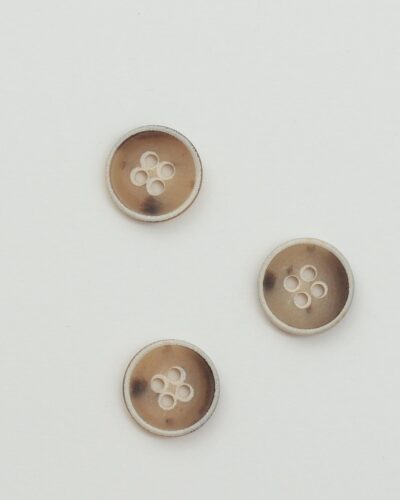 4 huls, gråbrun/offwhite - 18 mm