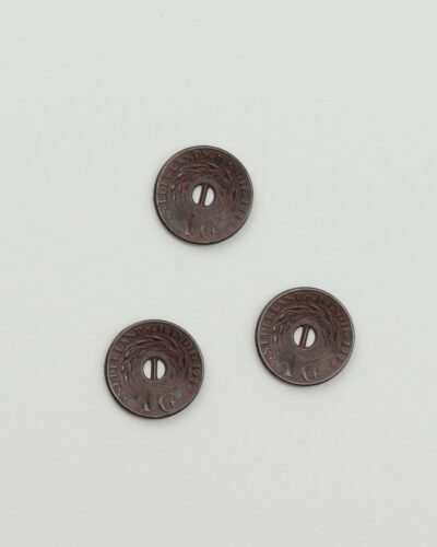 2 huls, mørk 1 cent - 18 mm metalknap