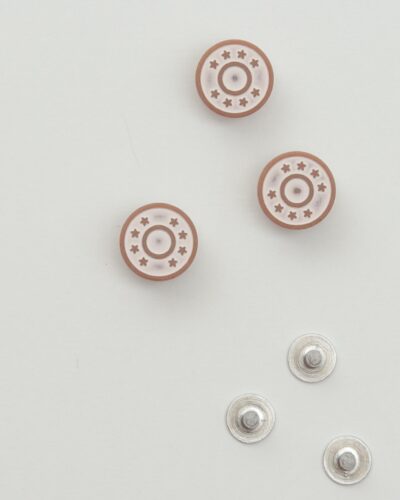 Patentknap, mørk beige/offwhite - 14 mm