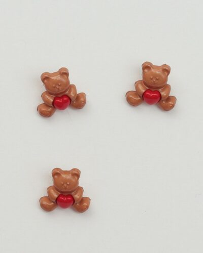 Øjeknap, brun bamse m. rødt hjerte - ca. 15x15 mm
