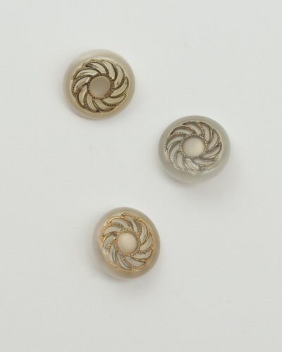 Øjeknap, kitfarvet med guldmønster - 22 mm