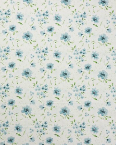 Blågrå blomster, grønne blade på hvid bund - Patchwork