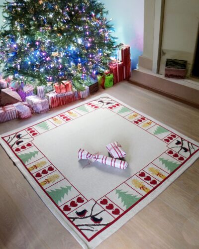 Juletræstæppe med hjerter, neg, gran og fugle - ca. 140x140 cm