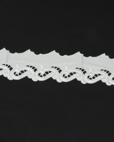 Hvid satin m. blondekant - 90 mm