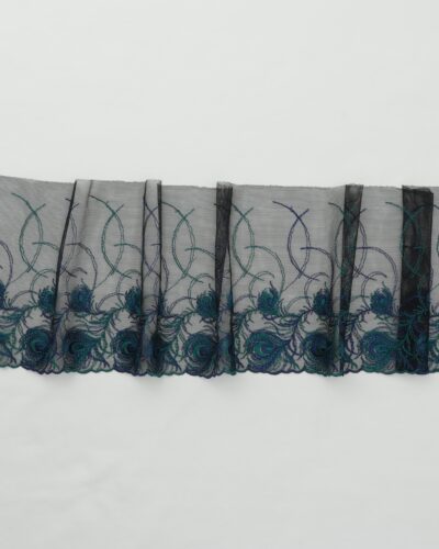 Sort tyl m. påfuglefjer - 18 cm