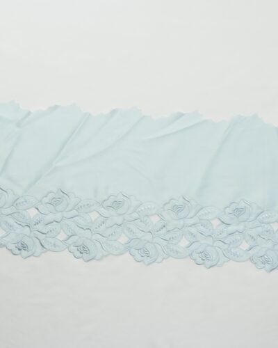 Alternative view of Lyseblå satin m. blomster - 25 cm