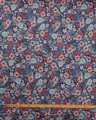 Alternative view of Meleret blå med blomster - Isoli